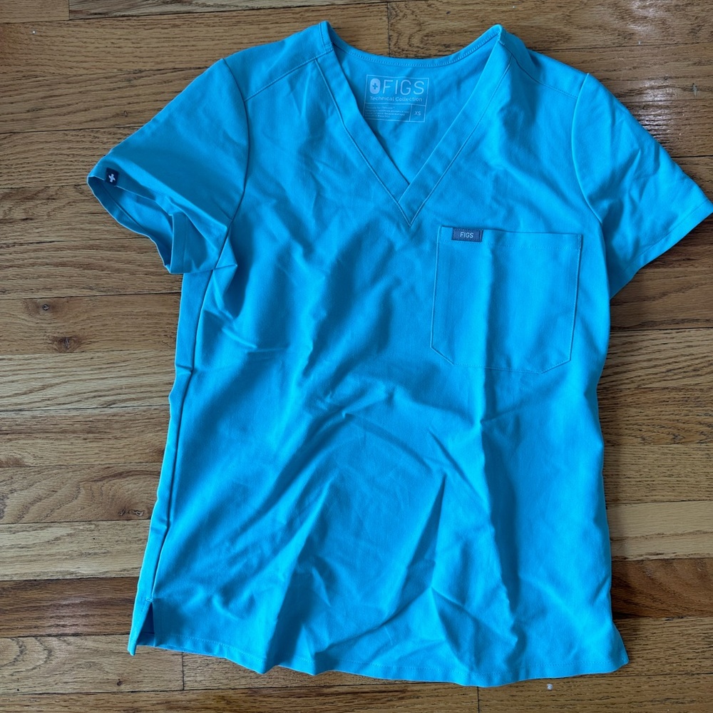 Figs XS scrub top in Sea glass